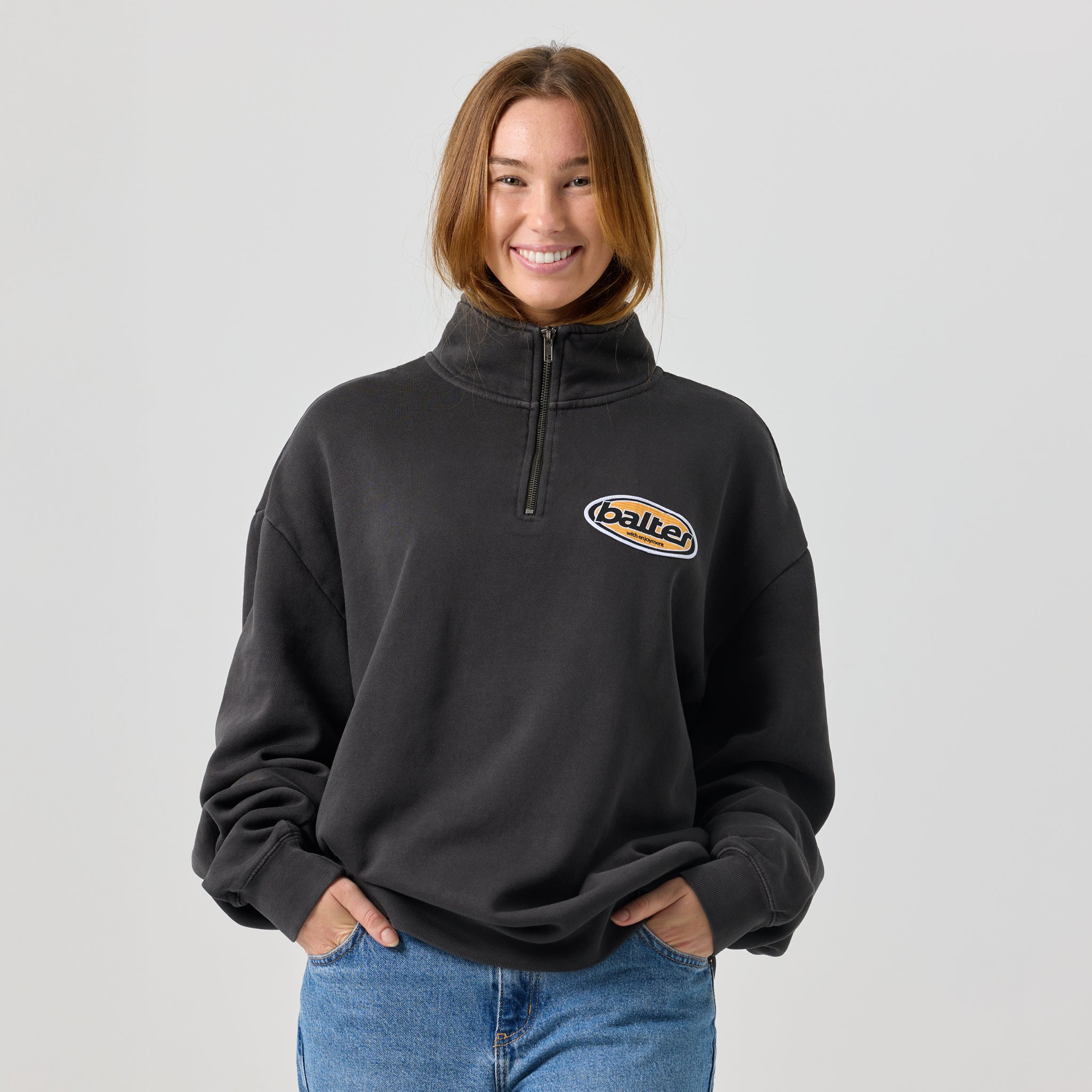 Now Pouring Half Zip Crew - Faded Black